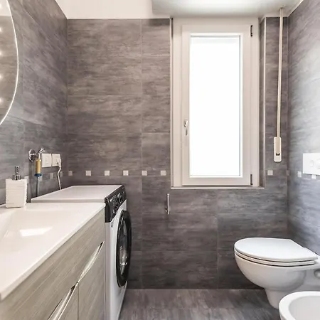 Leone Apartment *