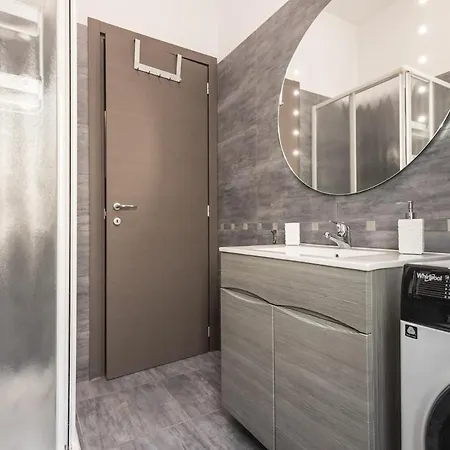 Leone Apartment