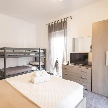 Leone Apartment *